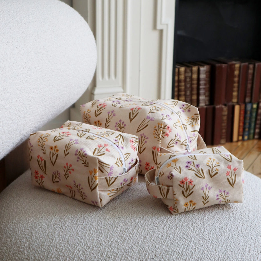 Makeup Bag - Cream Bouquets image 1