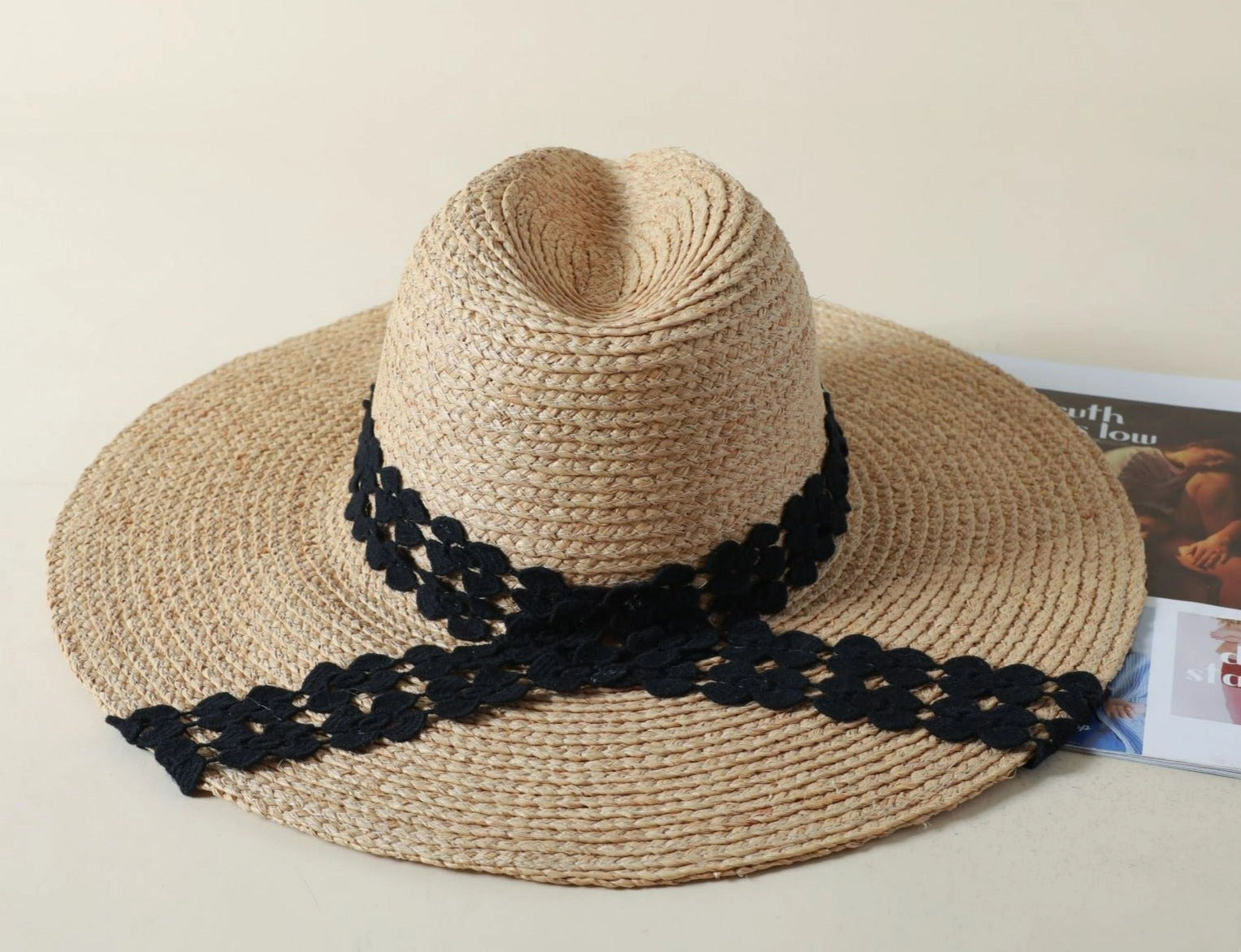 Coachella, Black Lace - Natural image 1